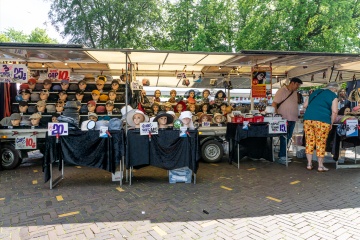 Gerritsen Hoeden en Petten op de Markt in Emmen